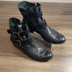 Paul Green leather ankle boots double buckle detail